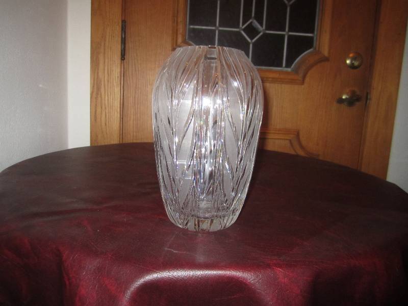 lot 74 image: WESTMINSTER LEAD CRYSTAL VASE