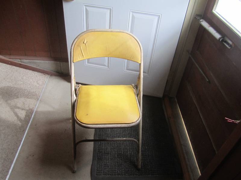 lot 68 image: FOLDING CHAIRS