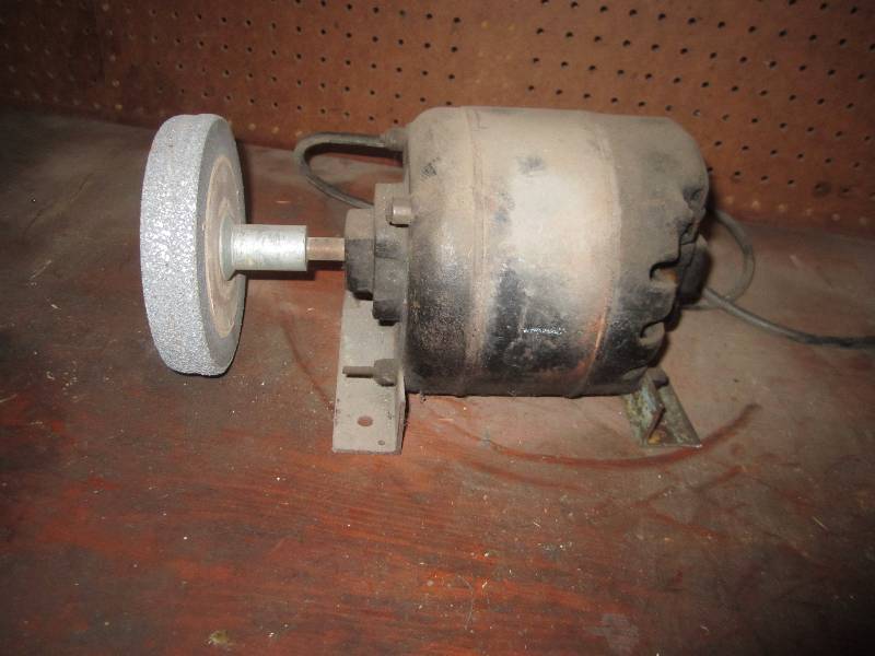 lot 123 image: GRINDER