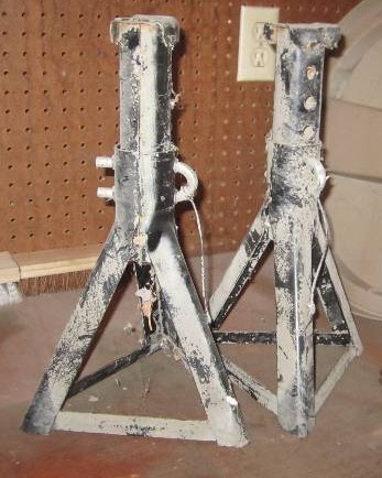 lot 43 image: PAIR OF JACK STANDS AND REMINGTON POWER ACTUATED TOOL