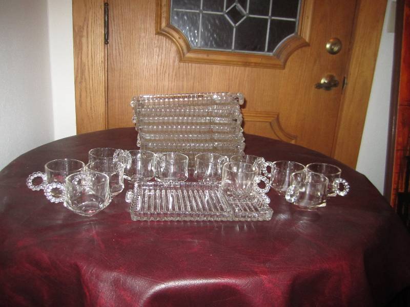 lot 113 image: 1950s vintage 11 luncheon plates with indentation for cups, 12 cups