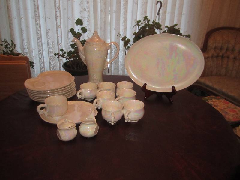 lot 131 image: LUNCHEON TEA SET