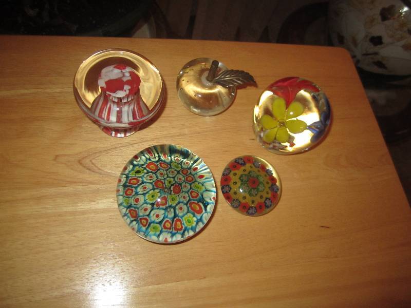 lot 98 image: 5 PAPER WEIGHTS