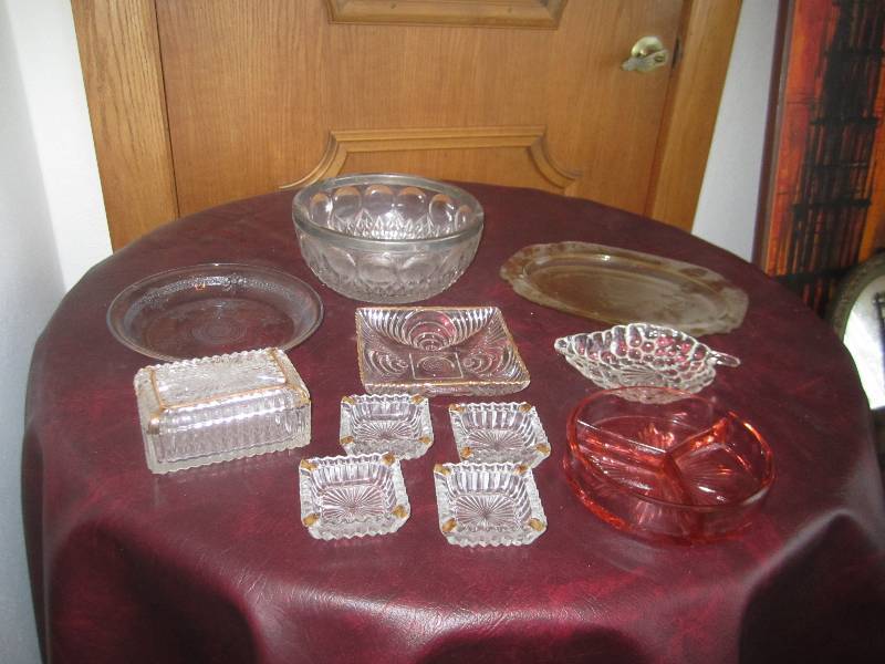 lot 49 image: SERVING DISHES