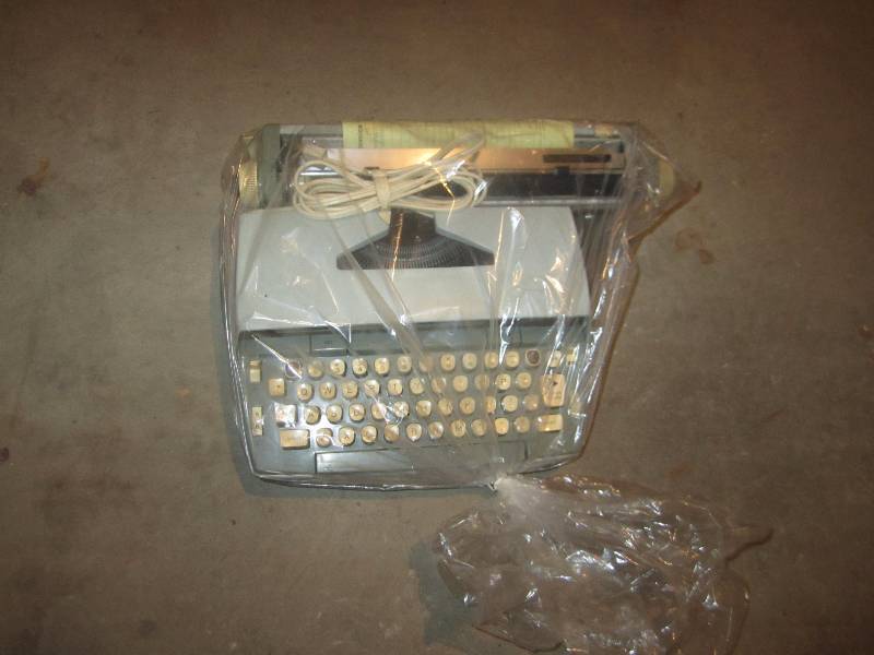 lot 44 image: VINTAGE GE PORTABLE TV AND SMITH CORONA ELECTRIC TYPEWRITER