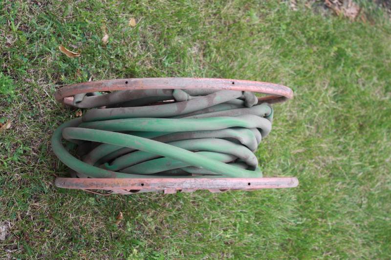 lot 69 image: LAWN SPRINKLER AND GARDEN HOSE AND REEL