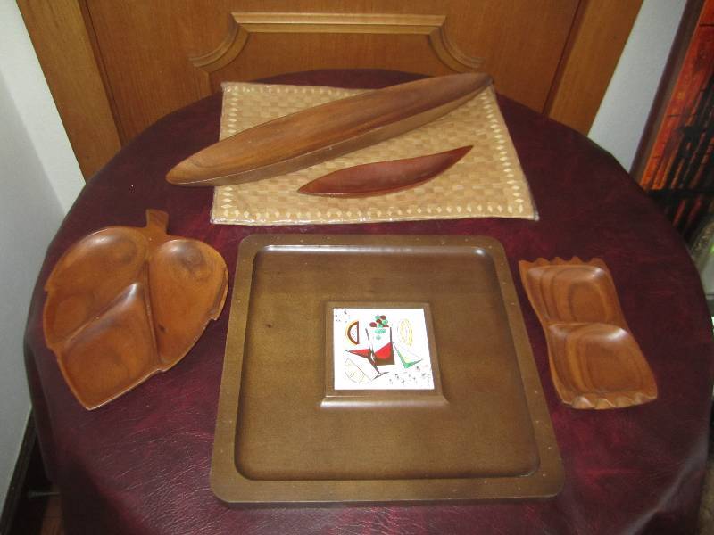 lot 145 image: WOODEN TRAYS AND KNIFE SET