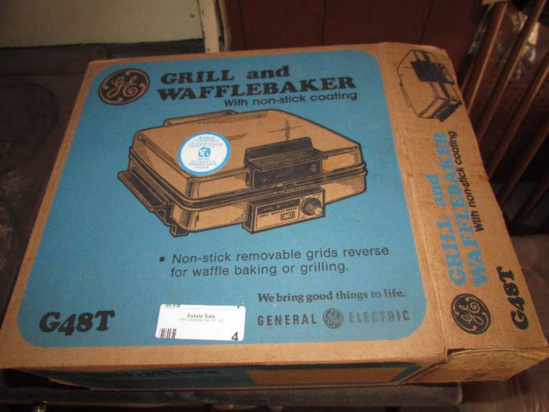 lot 4 image: GE GRILL AND WAFFLE BAKER