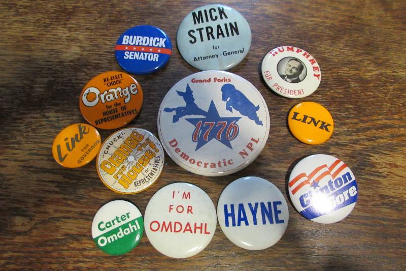 lot 218 image: VINTAGE PINS  BUTTONS, POLITICAL