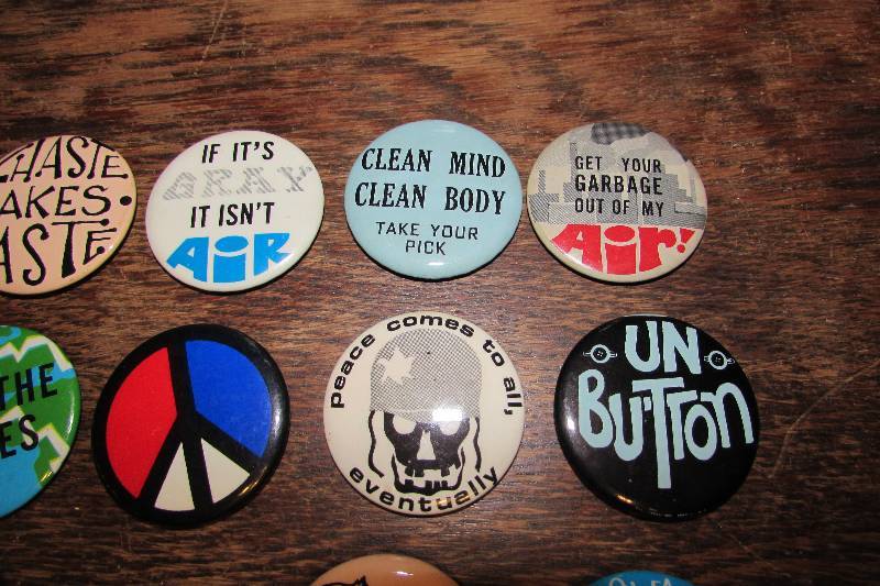 VINTAGE PINS / BUTTONS, 70s PEACE, ENVIRONMENTAL, LOVE, EMARD ESTATE  AUCTION-GRAND FORKS