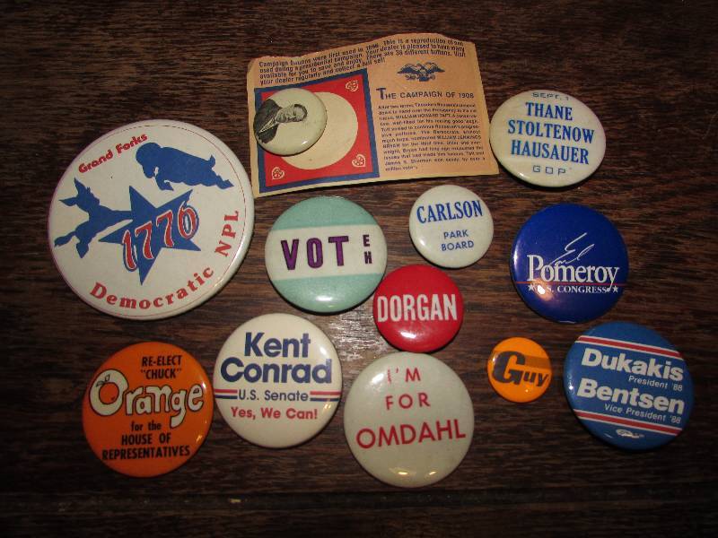 lot 225 image: VINTAGE PINS  BUTTONS, POLITICAL