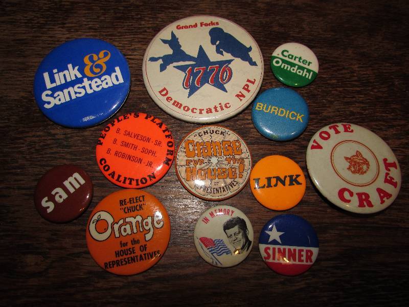 lot 226 image: VINTAGE PINS  BUTTONS, POLITICAL