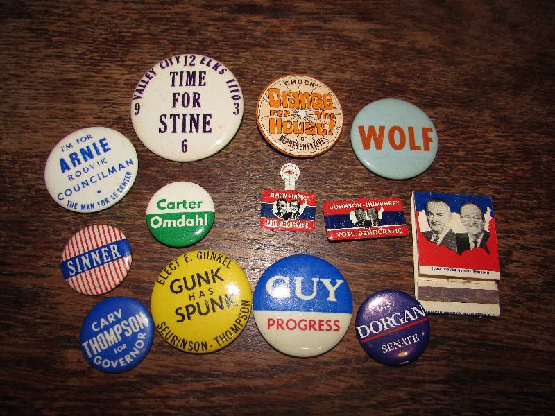 lot 232 image: VINTAGE PINS  BUTTONS, POLITICAL