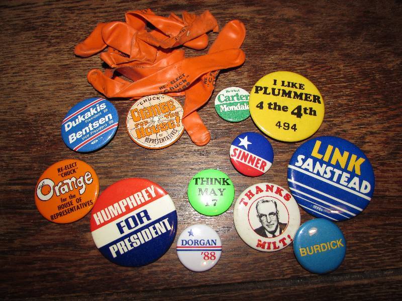 lot 233 image: VINTAGE PINS  BUTTONS, POLITICAL