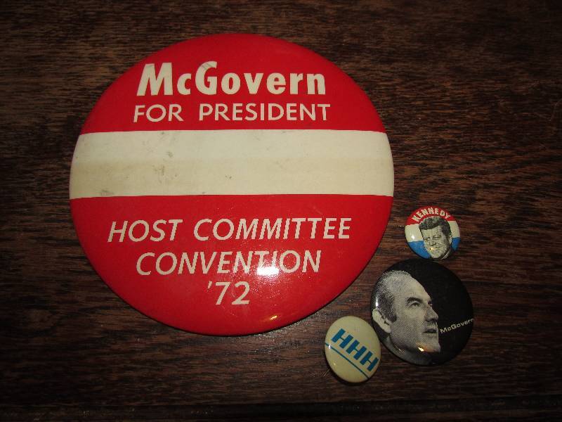 lot 237 image: VINTAGE PINS  BUTTONS, POLITICAL