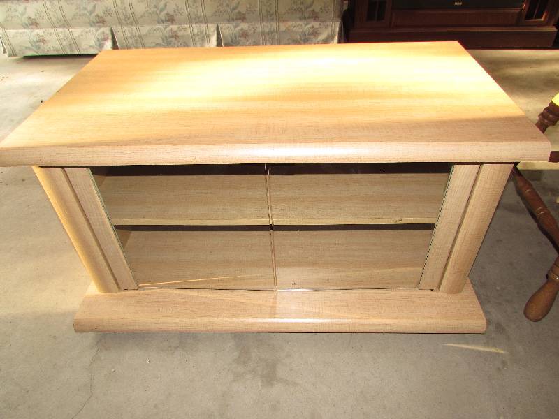 lot 88 image: ENTERTAINMENT STAND WITH GLASS DOORS