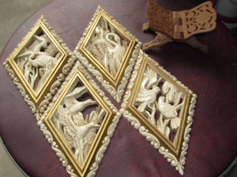 lot 105 image: WOODEN BOOK HOLDER, 4 WALL DIAMOND SHAPED WALL HANGINGS
