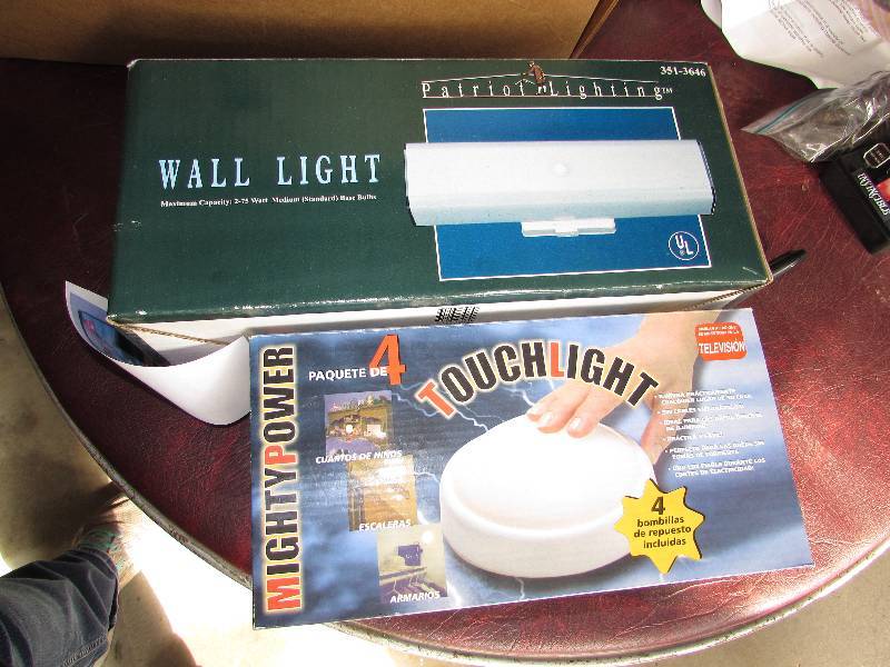 lot 148 image: BOX OF MISC ITEMS