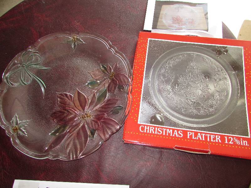 lot 158 image: TWO CHRISTMAS PLATTERS