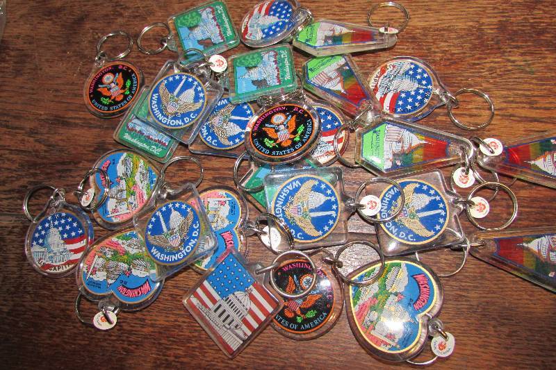 lot 165 image: WASHINGTON DC KEY RINGS