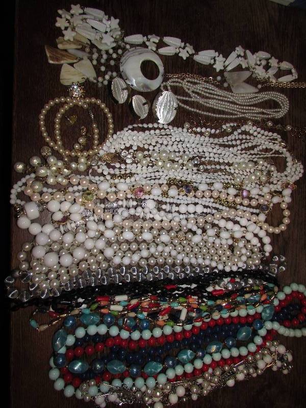 lot 172 image: VINTAGE TO NEWER JEWELRY LOT
