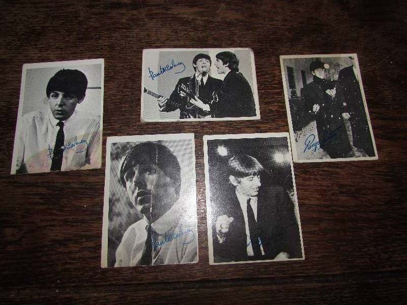 lot 176 image: BEATLES TRADING CARDS