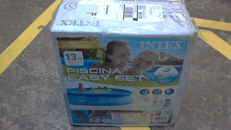 lot 3093 image: Easy Set Pool 13x33 Blue