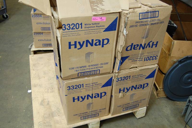 lot 2 image: 4 Cases of Napkins