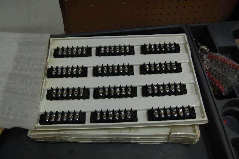 lot 16 image: Waldom Molex Terminal Strips