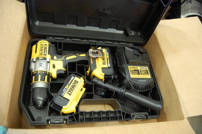 lot 25 image: 20V DeWalt Hammerdrill Kit-Factory Reconditioned