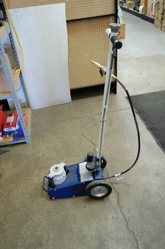 lot 45 image: 22 Ton 9-34 - 19-14 Height Range Air Truck Jack