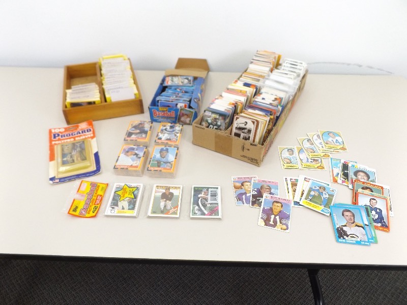 Large Lot of Vintage Baseball Cards