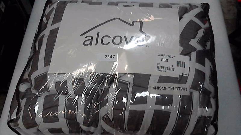 lot 2347 image: Alcove Sophie Comforter Set Twin - Yellow  Gray