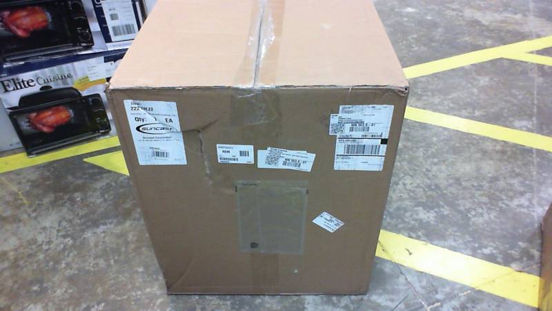 lot 2771 image: Suncast Willow 22-inch x 21-in Blow Molded Planter Pots