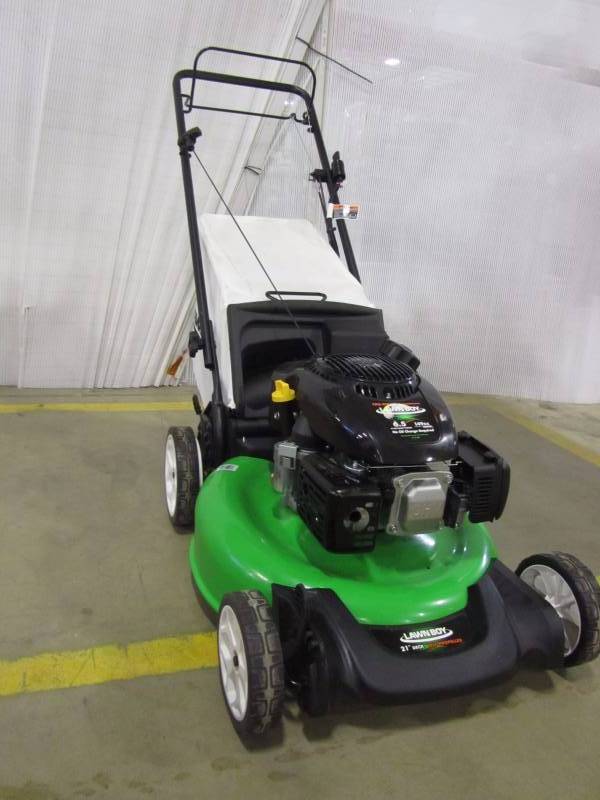 lot 10 image: Lawn-Boy 21 in. Self-Propelled Electric Start Gas Lawn Mower with Kohler Engine