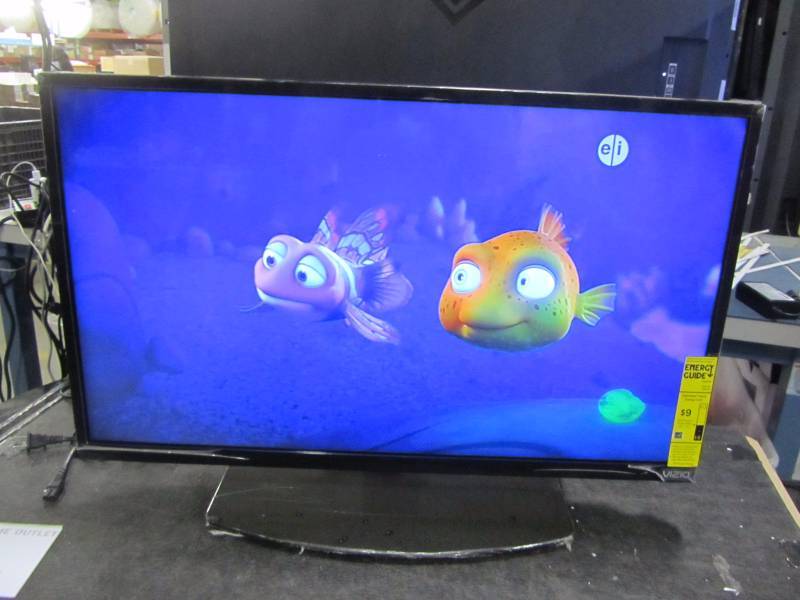 lot 70 image: VIZIO E32h-C1 32-Inch 720p Smart LED TV (2015 Model)
