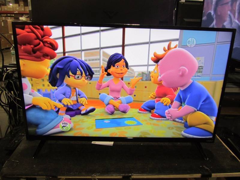 lot 80 image: VIZIO D40-D1 D-Series 40 Inch 1920 x 1080 Class Full Array LED Smart TV (Black)