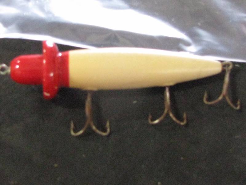 lot 11 image: Wooden Fishing Lure