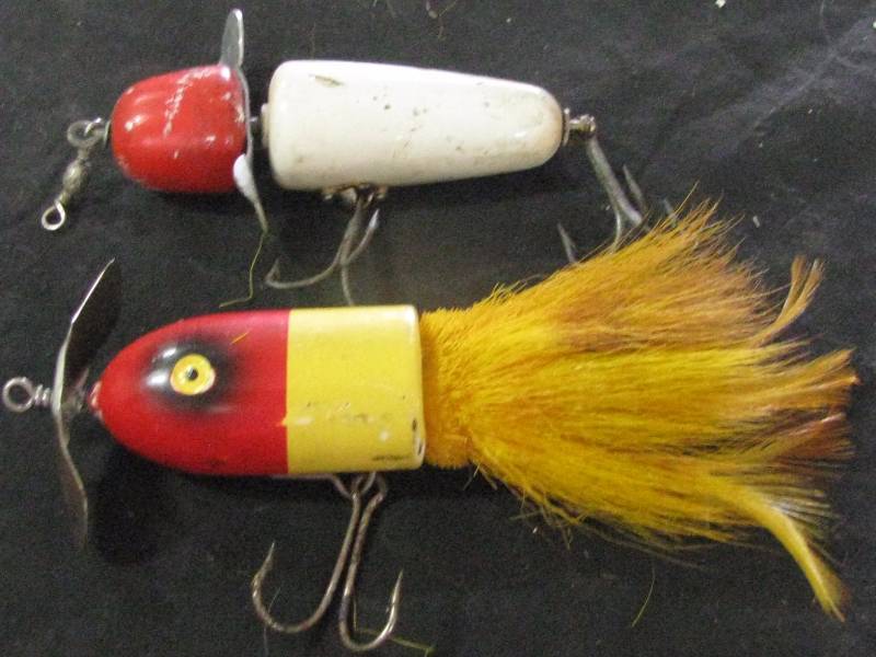 lot 13 image: Wooden Lures