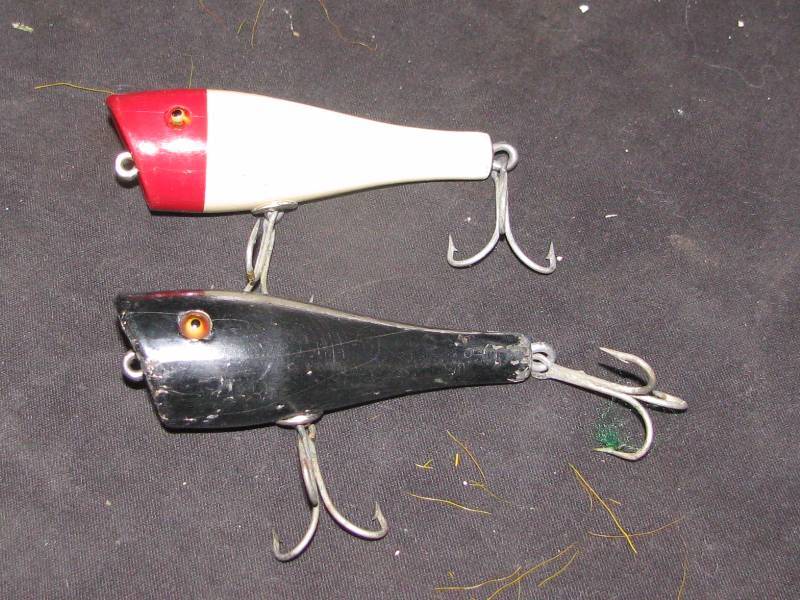 lot 16 image: Creek Chub Glass Eye Poppers