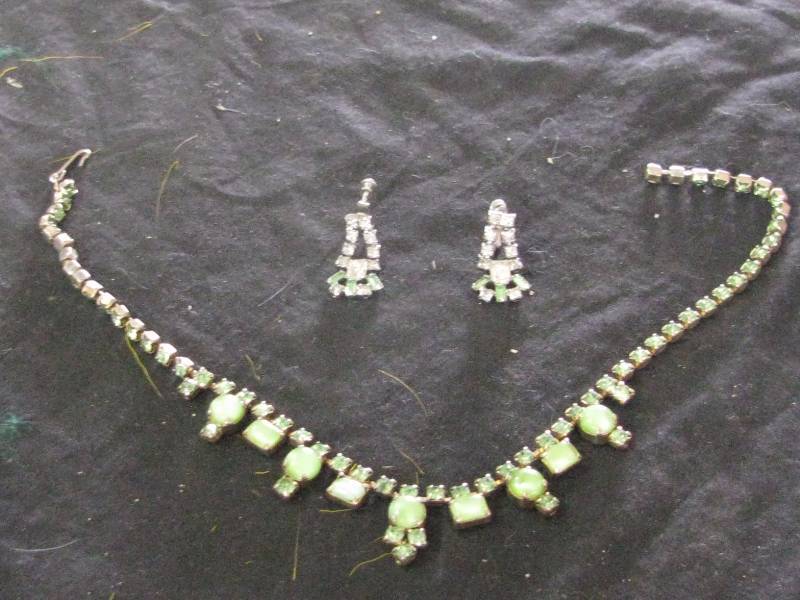 lot 36 image: Green & Clear NecklaceEarrings