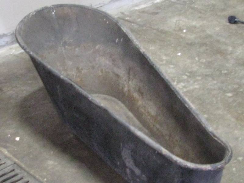 lot 40 image: 1870s Cowboy Bathtub