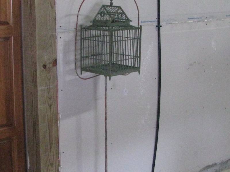 lot 55 image: Steel Bird Cage Stand wbird cage