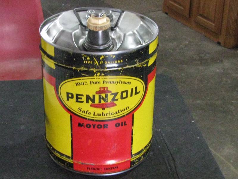 lot 81 image: Pennzoil 5gl Oil Can