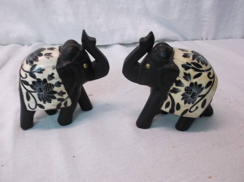 lot 12 image: Collectible