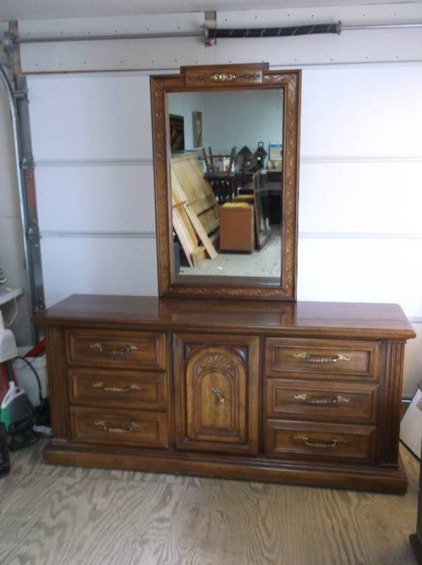 lot 24 image: Bassett