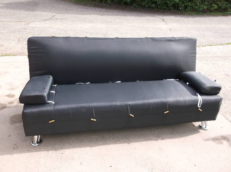 lot 27 image: Futon