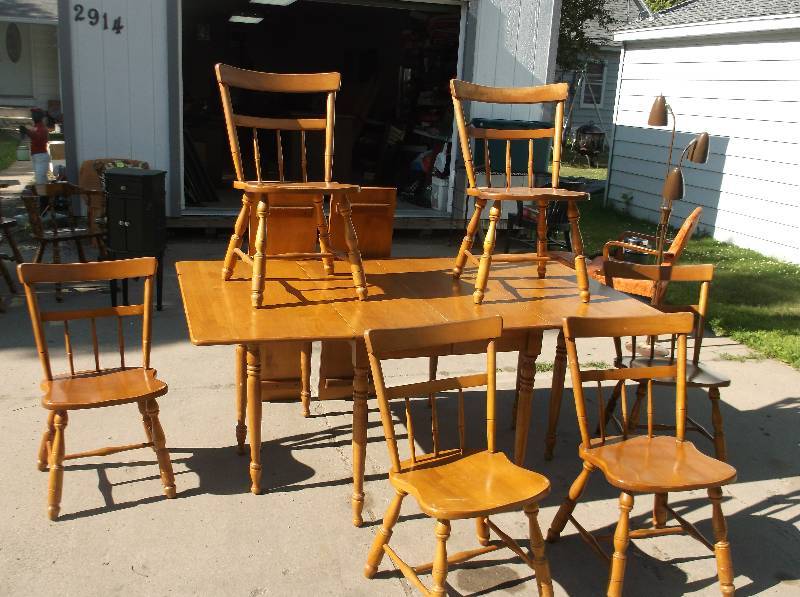 lot 30 image: Dining Table