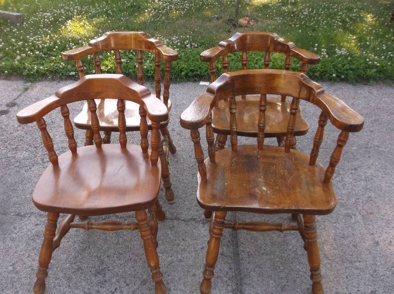 lot 32 image: Chairs