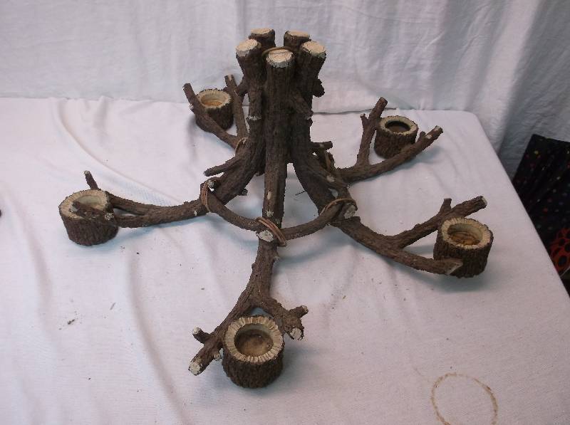 lot 40 image: Decor